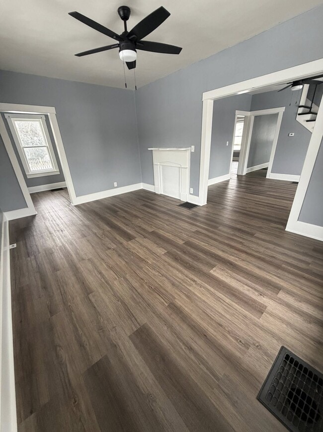 Primary Photo - 1930 S River Rd