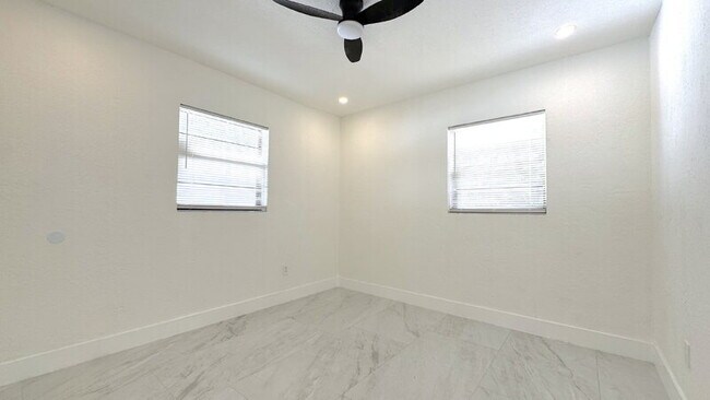 Building Photo - 507 Colfax Dr