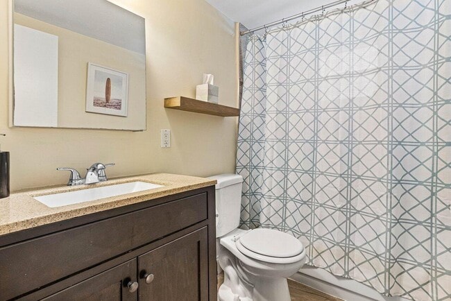 Building Photo - 123 NW 6th Ave