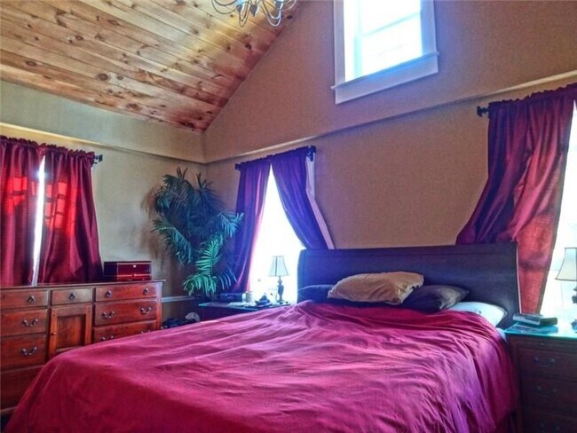 Building Photo - 61 Church St