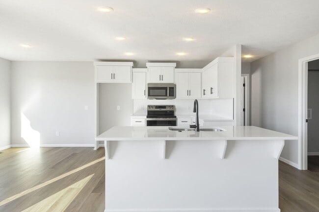 Building Photo - 2015 South St