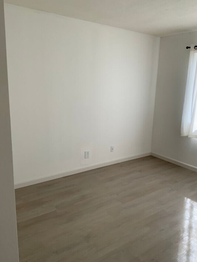 Building Photo - Stunning Remodeled 4 bedroom Hercules Home