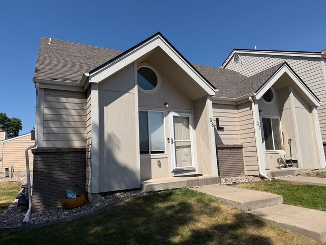 Building Photo - 2900 Ross Dr