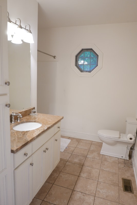 Building Photo - 1905 Oak St