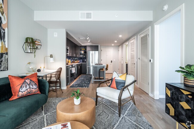 1BR, 1BA - 723 SF - Cortland Rosslyn