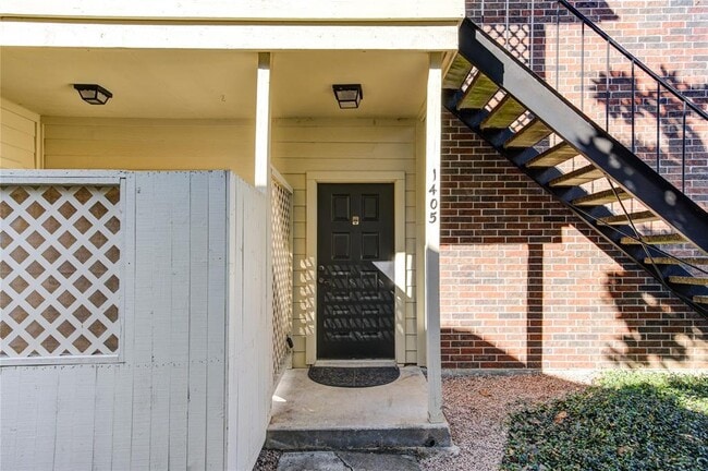 Building Photo - 2121 El Paseo St
