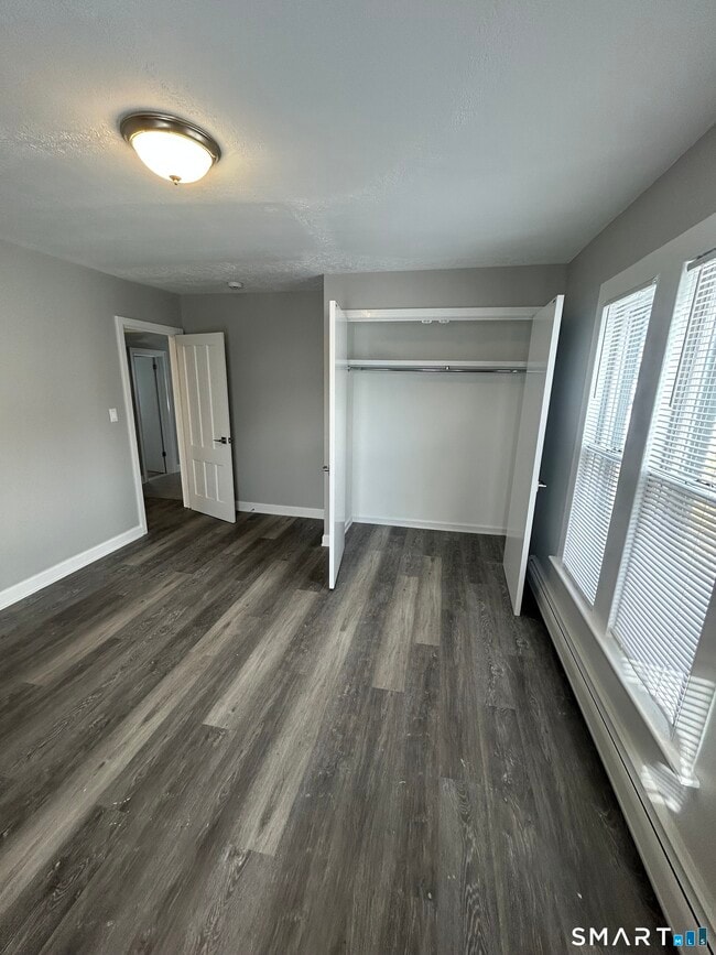 Building Photo - 54 Forest St