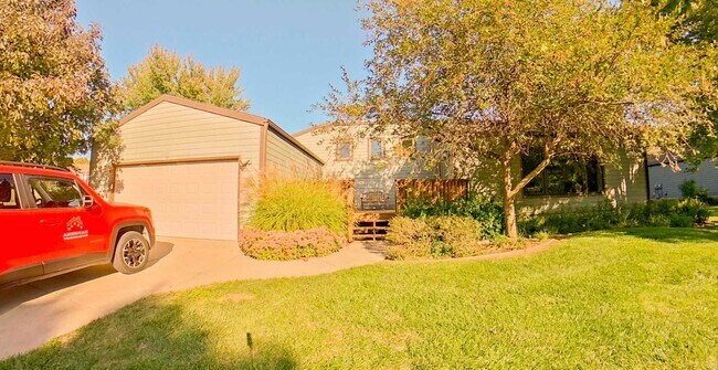 Building Photo - Two Large Porches + Stainless Steel Applia...