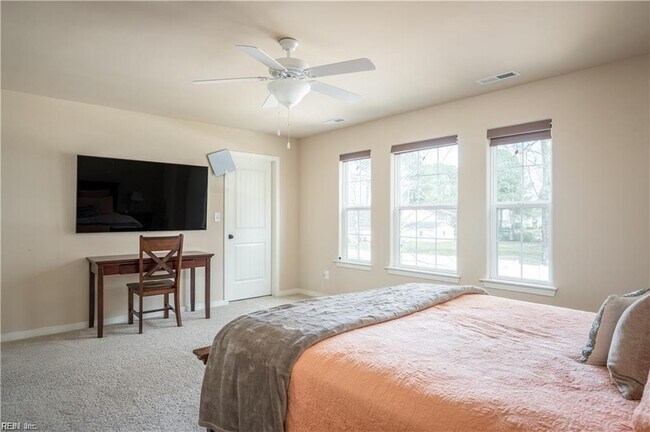 Building Photo - 225 Floridays Way