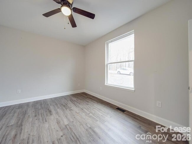 Building Photo - 824 Woodrun Dr