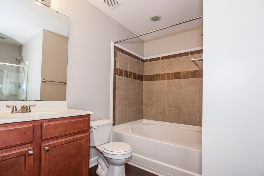 Building Photo - 1021 Ramsgate Dr SW