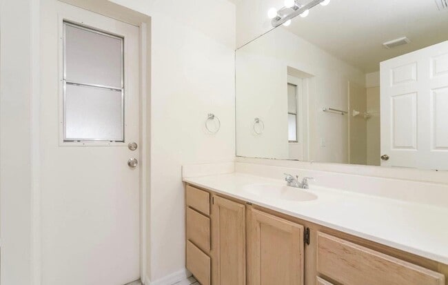 Building Photo - 1441 Bradwell Dr