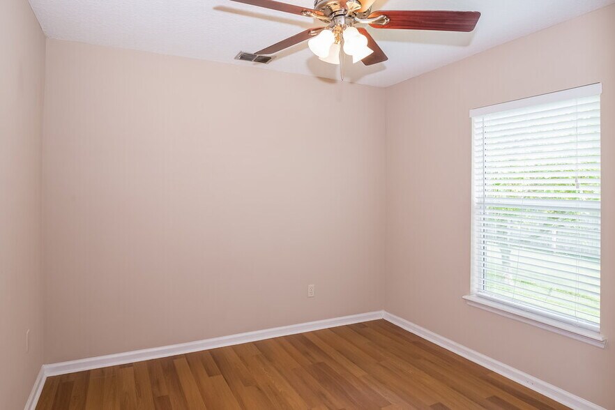 Building Photo - 644 Southern Lily Dr