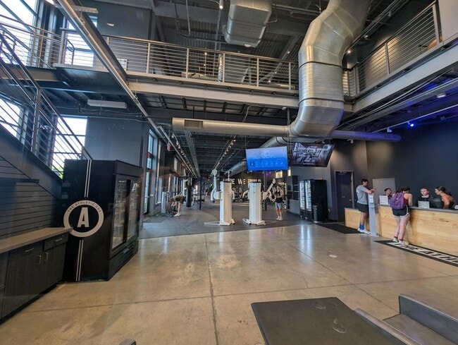 Building Photo - 751 N 6th St