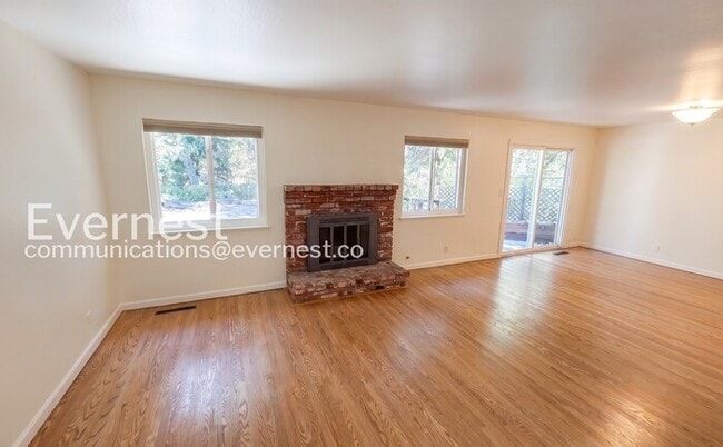 Building Photo - 4-Bed/2-Bath/Available Now!