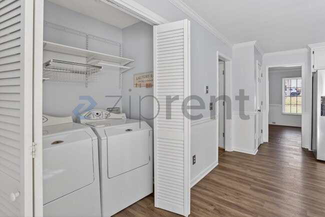 Building Photo - Unit