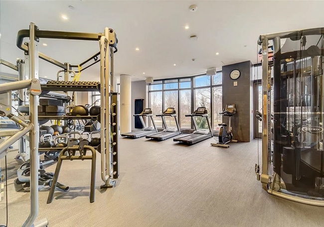 Building Photo - 75 Park Ln S