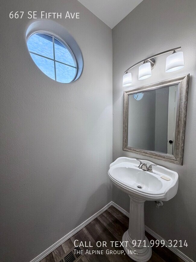 Building Photo - 667 SE Fifth Ave-