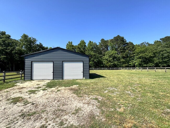 Building Photo - Comfort, Charm & Room for Everything You Love!