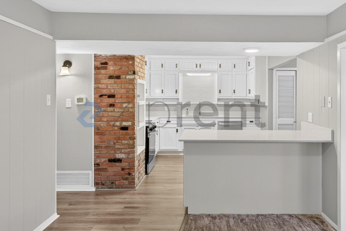 Building Photo - Unit