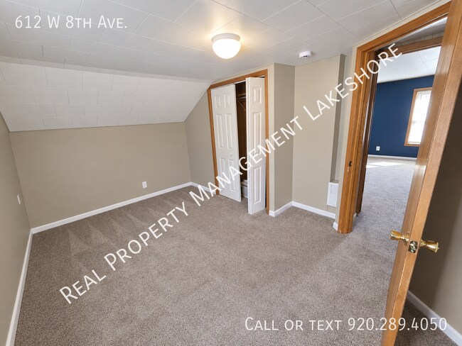 Building Photo - 612 W 8th Ave