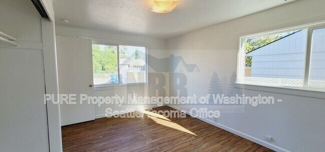 Building Photo - 10522 Addison St SW