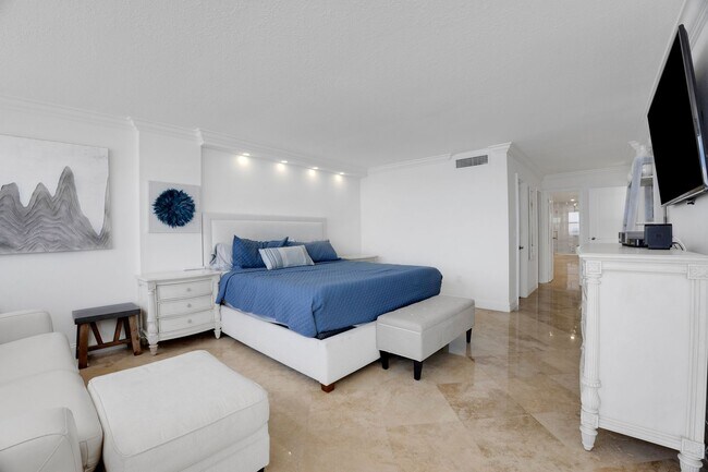 Building Photo - 3546 S Ocean Blvd