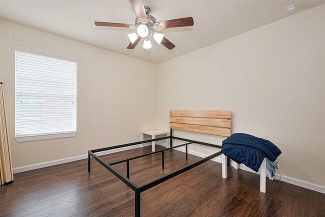 Building Photo - 3327 Bluebird Park Ln