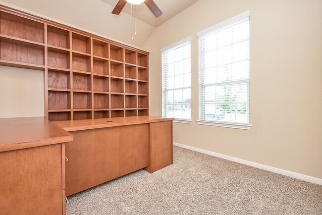 Building Photo - 8806 Alicia Dr