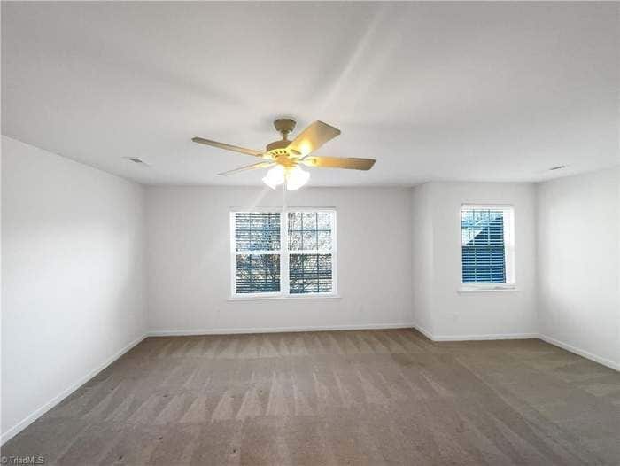 Building Photo - 2102 Longburn Dr