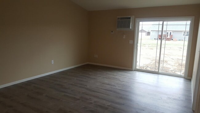 Building Photo - 3130/3132 Barrington Place