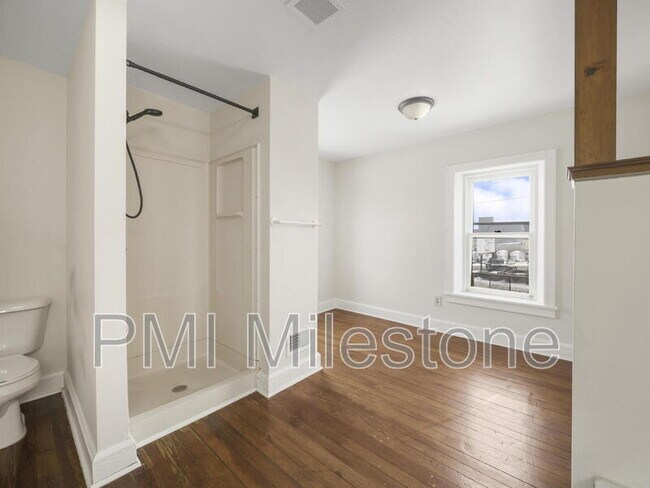 Building Photo - 1001 Pope Ave