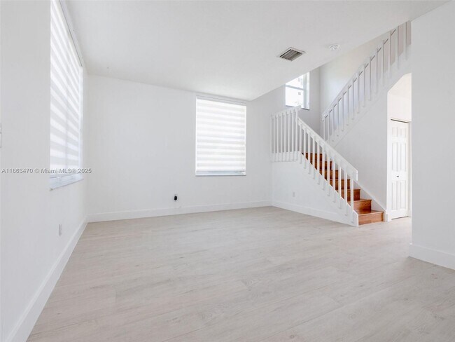 Building Photo - 15100 NW 7th Ct