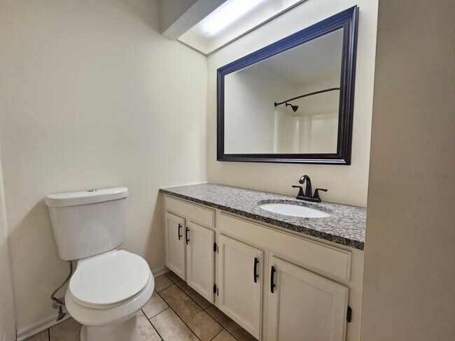 Building Photo - 546 Hollomon Dr