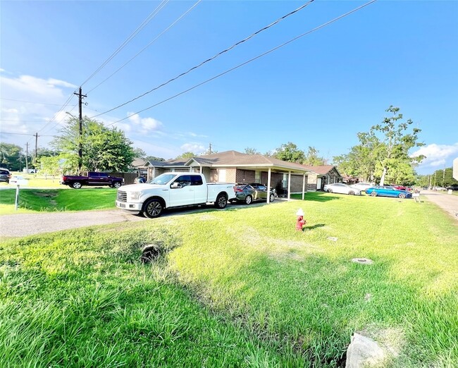 Building Photo - 4023 Avenue Q 1/2