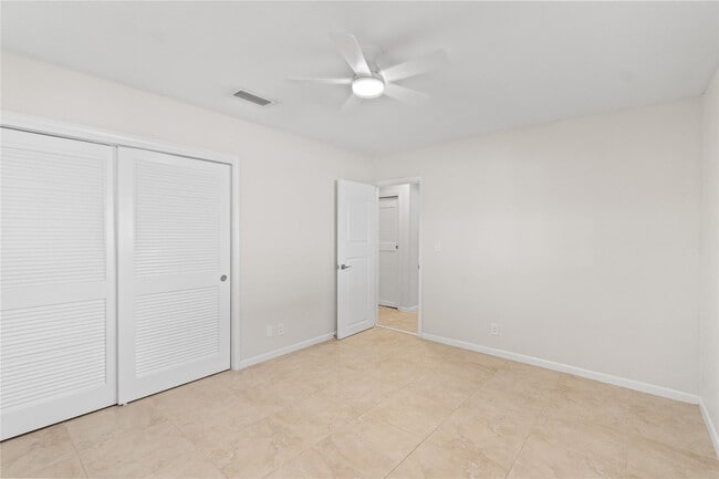 Building Photo - 2616 Middle River Dr