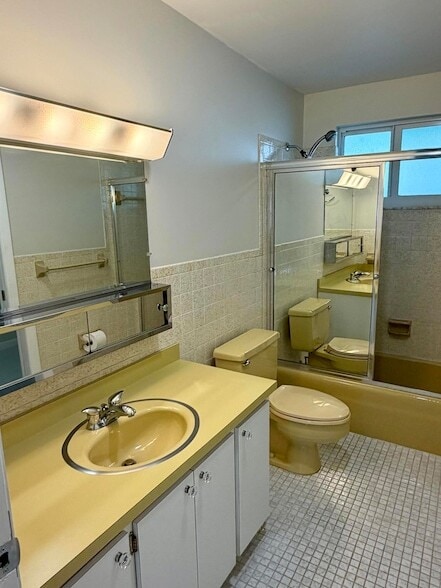 Building Photo - 421 S Lakeside Dr