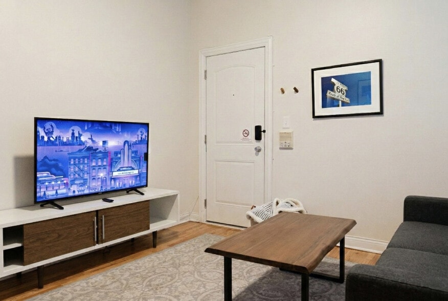 Building Photo - 2149 W Division St