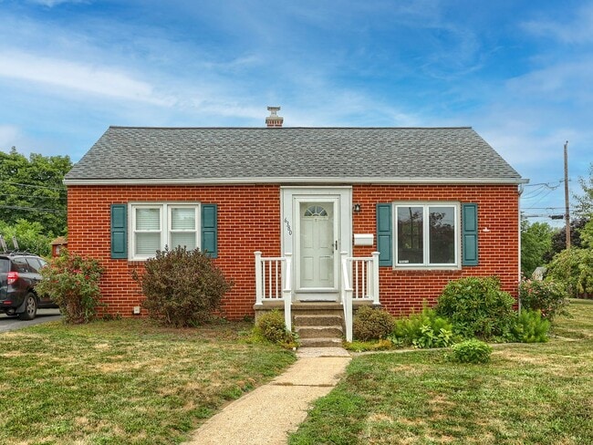 Building Photo - Adorable 2 Bedroom Single Family Home