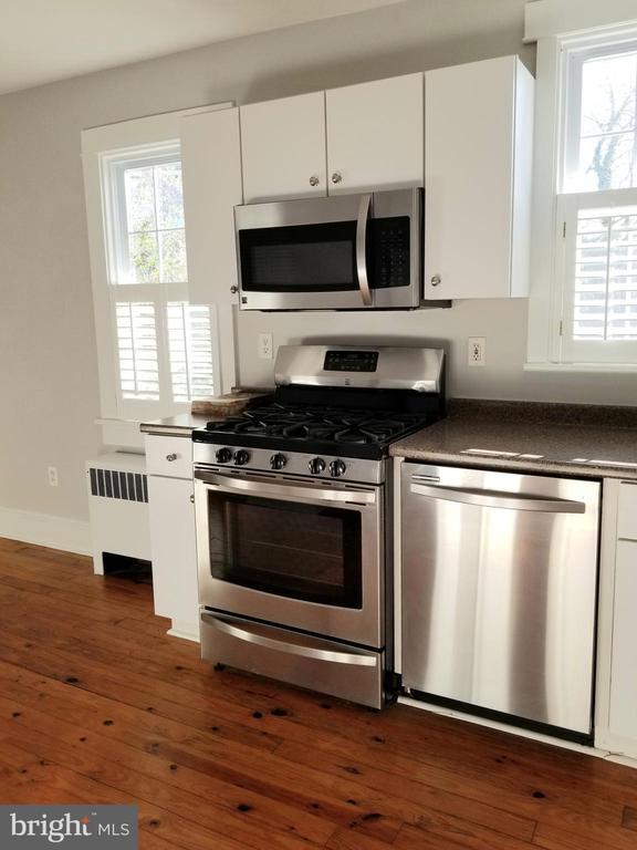 Building Photo - 300 Lafayette St