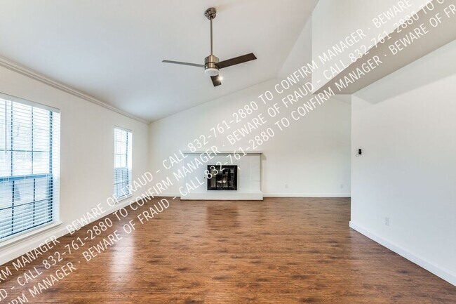 Building Photo - 3924 Coronado Dr