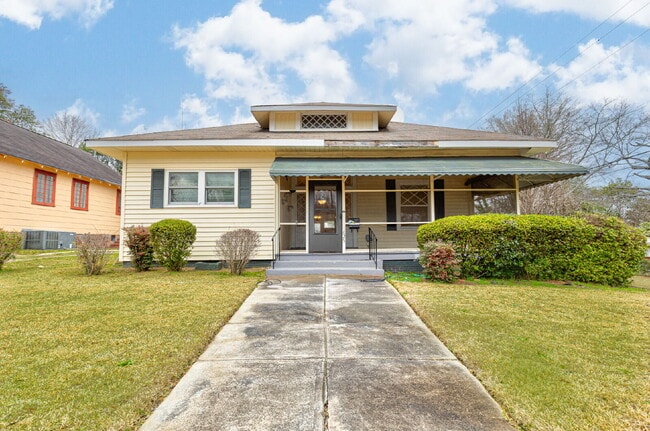 Building Photo - Stunning Renovated 4-Bedroom Home in Lakebottom with Screened Porch & Prime Location Near Fort Mo...