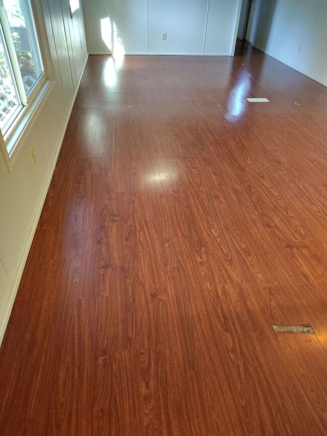 Building Photo - 1819 Green Siding Rd