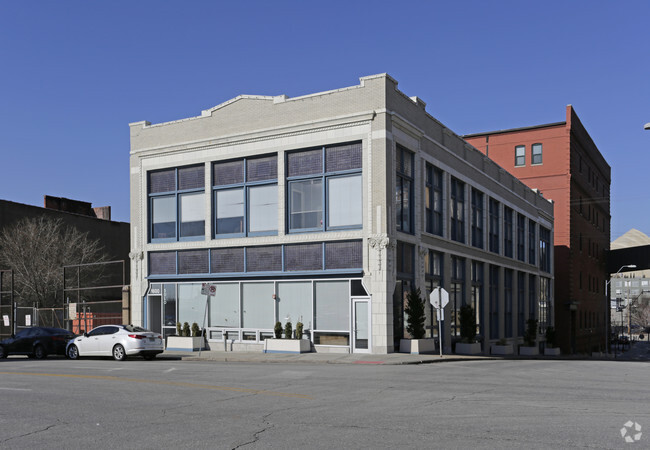 Primary Photo - Crossroads Lofts