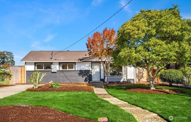 Building Photo - 3600 NE 9th St