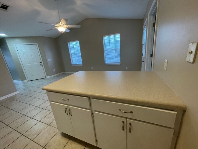 Building Photo - 7102 N Lagoon Dr