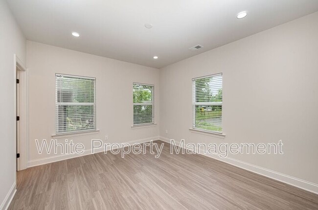 Building Photo - 412 Hampton St