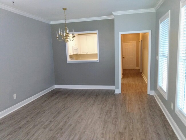 Building Photo - 824 Howell Trce