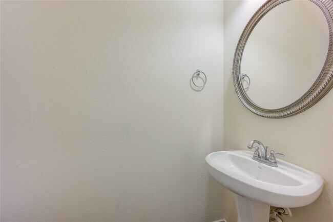 Building Photo - 16 Rose Desert Ct