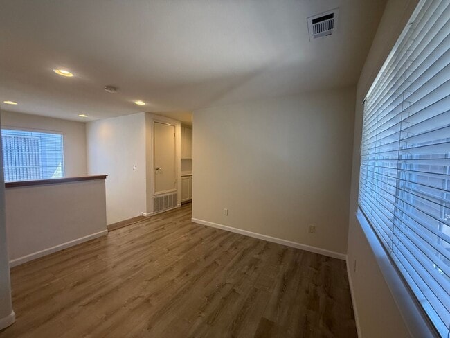 Building Photo - 2145 Kingsbury Cir
